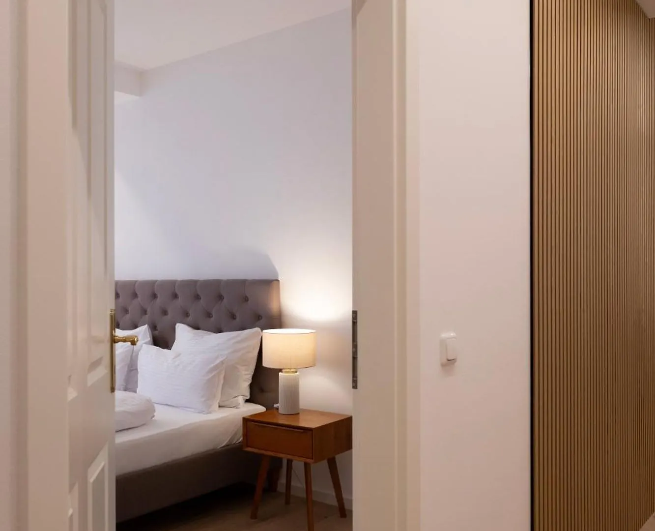 Appartement Eleganz Im Herzen Von Schwabing Munich